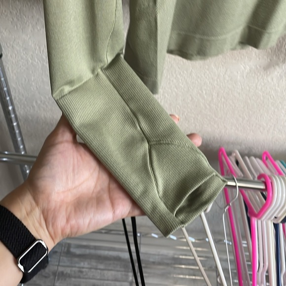 EUC Lululemon Long Sleeve - Picture 3 of 5